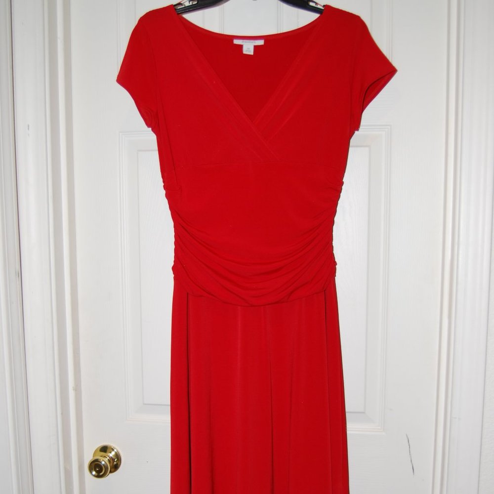 Red short-sleeved dress